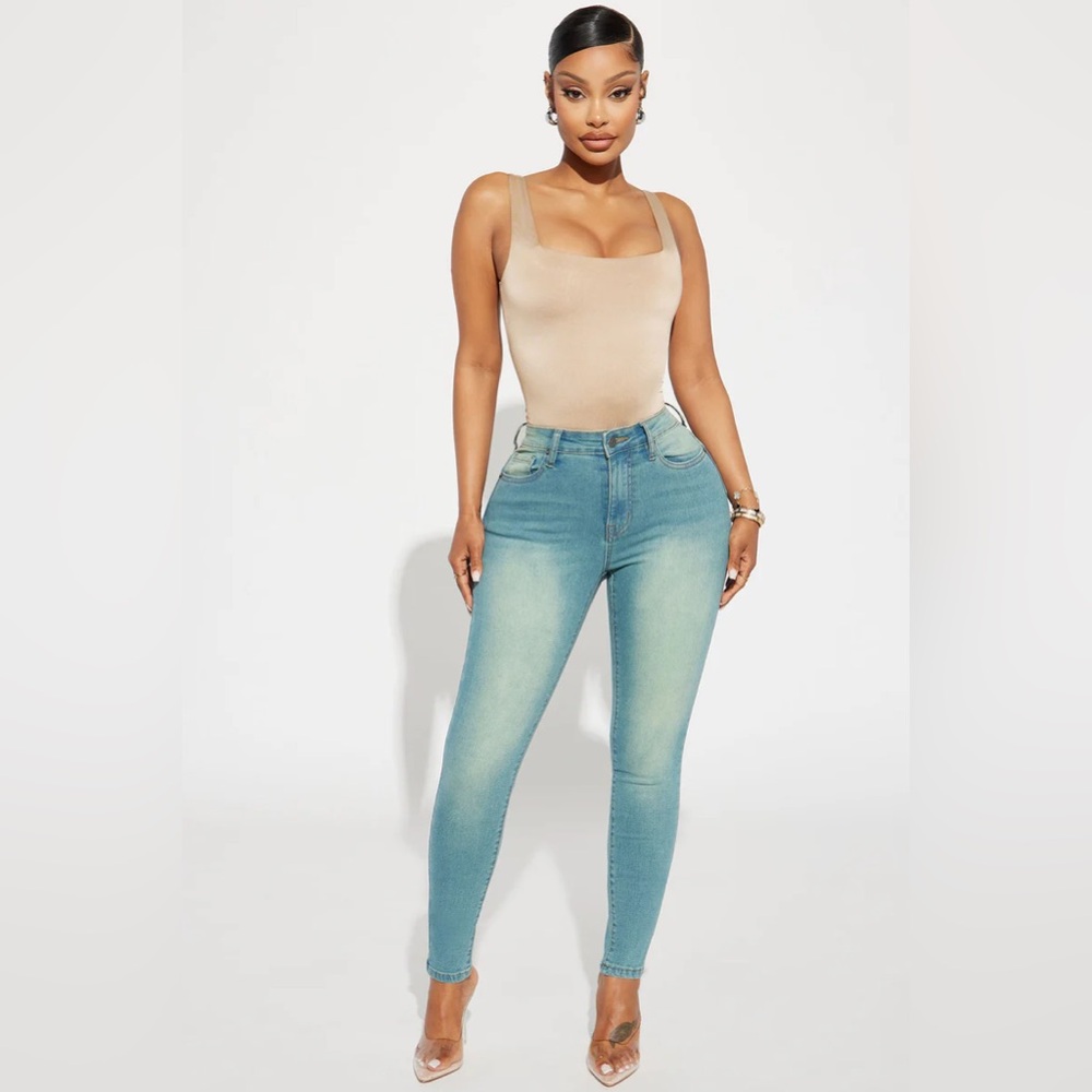Hampton Tinted
High Stretch Skinny
Jeans - Medium Blue
Wash